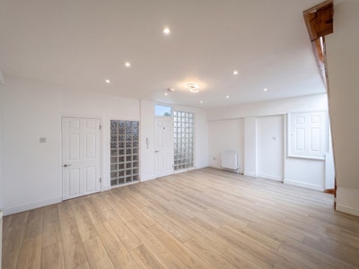A beautiful 3 bedroom 2 bathroom flat in N19 Main Photo