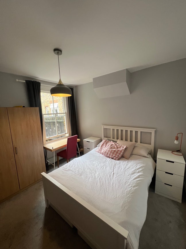 Spare double bedroom - St Margarets, Twickenham Main Photo