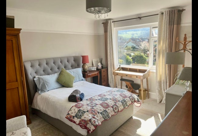 Huge room, fab views, own toilet/basin Main Photo