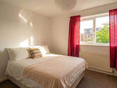 Bright Double Rooms | Canning Town |Garden & 🔥DLR Main Photo