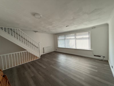 Large family house for a prof family with PARKING Main Photo