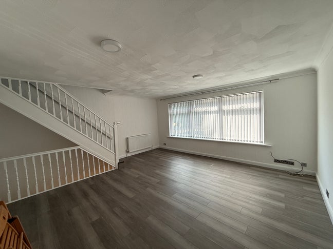 Large family house for a prof family with PARKING Main Photo