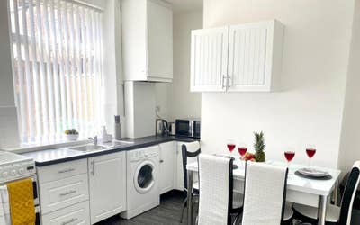 Fully Furnished 2 Bed Terraced House for Rent  Main Photo