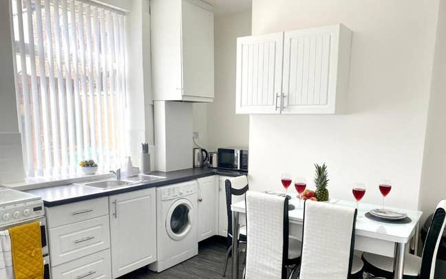 Fully Furnished 2 Bed Terraced House for Rent  Main Photo