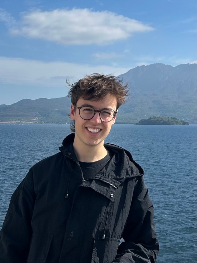 Young professional looking for room and housemates Main Photo