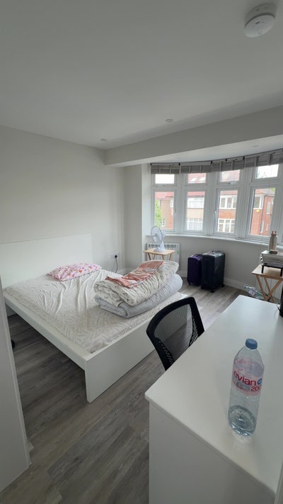 Double En-Suire Room, All Bills Included Main Photo