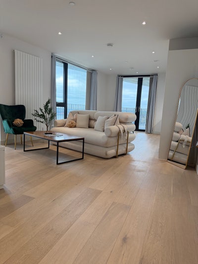 Stunning 1 bedroom with riverviews  Main Photo