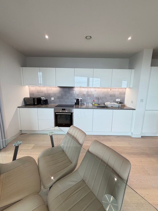 Stunning 1 bedroom with riverviews  Main Photo