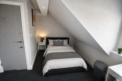 Large En suite double rooms from &pound;500pcm Main Photo