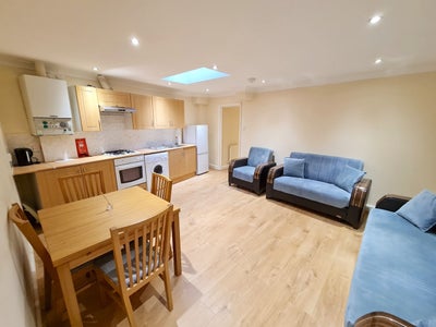 🌿 1-Bed Flat + Private Patio | Finsbury Park 🪴✨ Main Photo