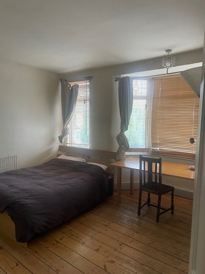 A bright, large double-room in Walthamstow Main Photo