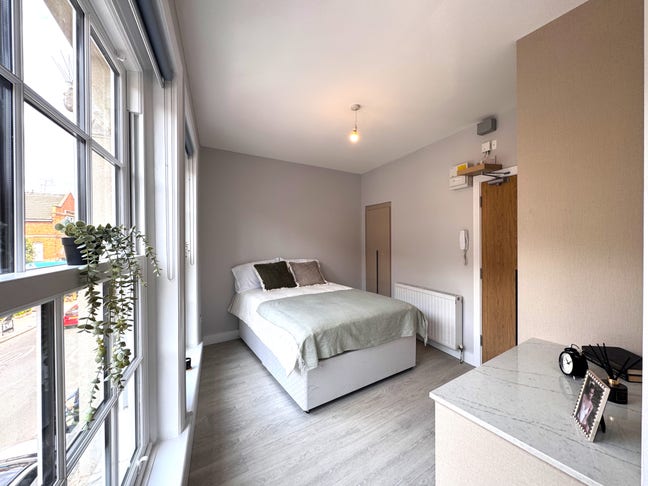 Refurbished Studio Flat, High Road, Willesden NW10 Main Photo