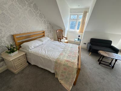 Spacious En-suite room for 3 student  professional Main Photo