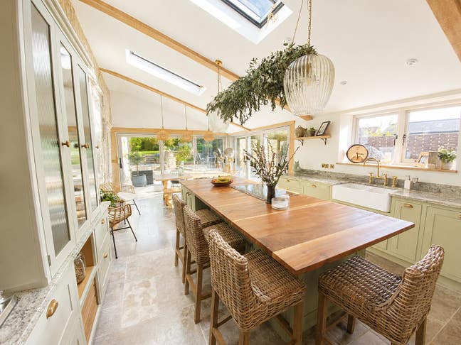 En Suite Double Bedroom in beautiful Manor House Main Photo