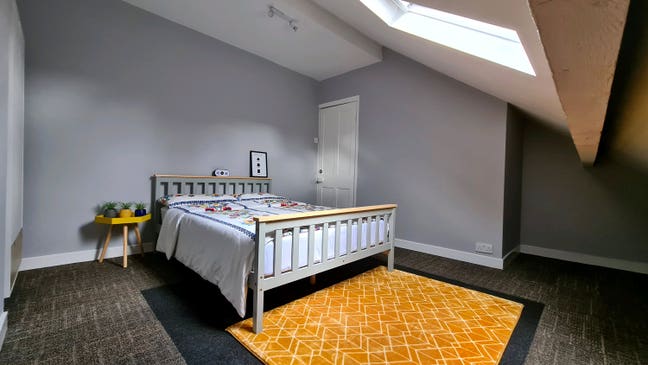 Comfortable double room to rent in share house Main Photo