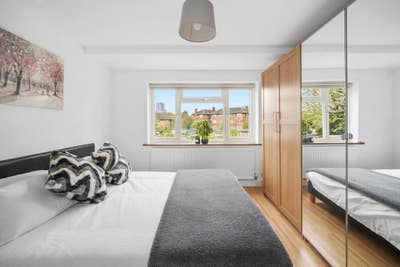 Furnished Room/ Hanger Lane  Main Photo