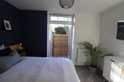  Luxury Ensuite Room with Private Courtyard Garden Main Photo