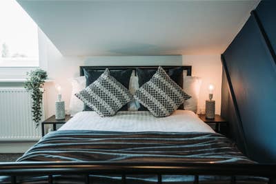 Big Top Floor Ensuite with w/ Kitchenette Main Photo