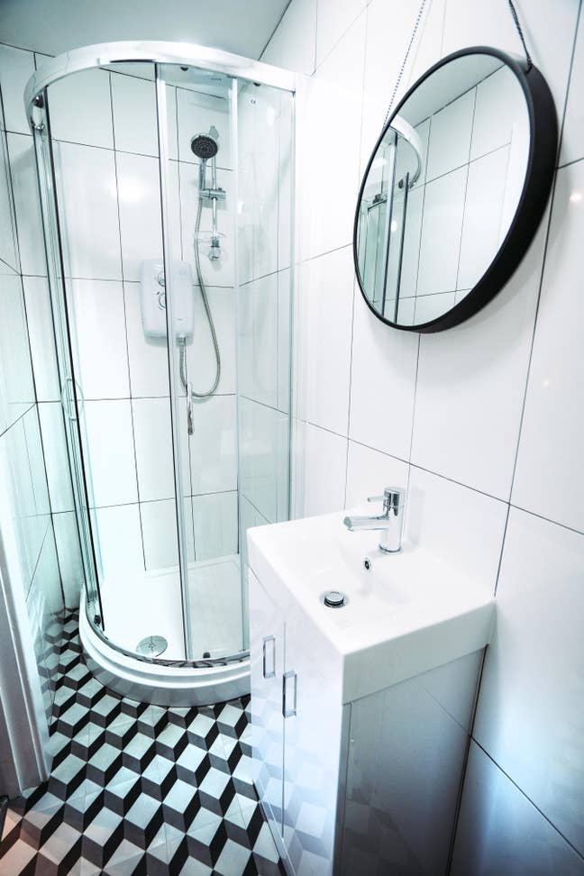 Big Top Floor Ensuite with w/ Kitchenette Main Photo
