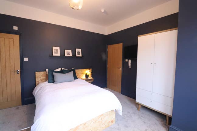  Luxury Ensuite Room with Private Courtyard Garden Main Photo