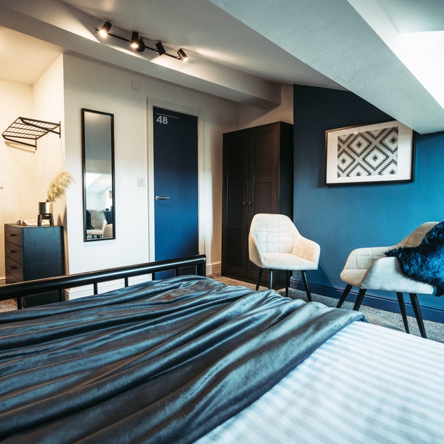Big Top Floor Ensuite with w/ Kitchenette Main Photo