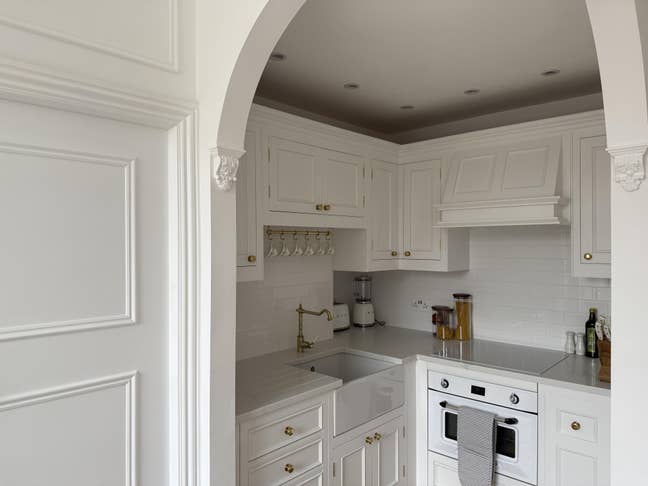 Entire Flat in West Kensington - newly renovated  Main Photo