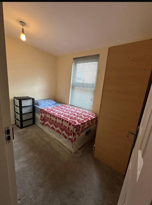Single & Double Rooms Available-E7 8BU Main Photo