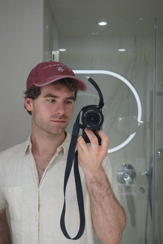 Professional looking for room or to buddy up Main Photo