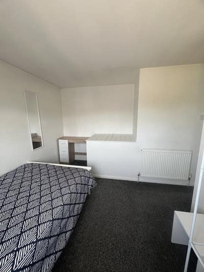 Double room available immediately &pound;700 bills inc Main Photo