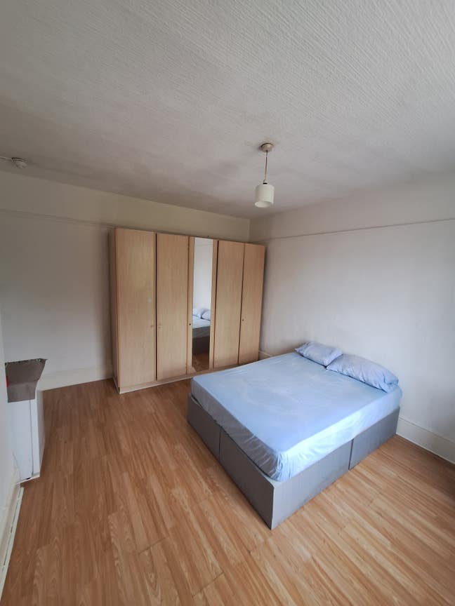 Massive double Room, near Train station. &pound;850 Main Photo