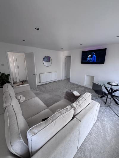 Band A - Spacious Double Room   Main Photo