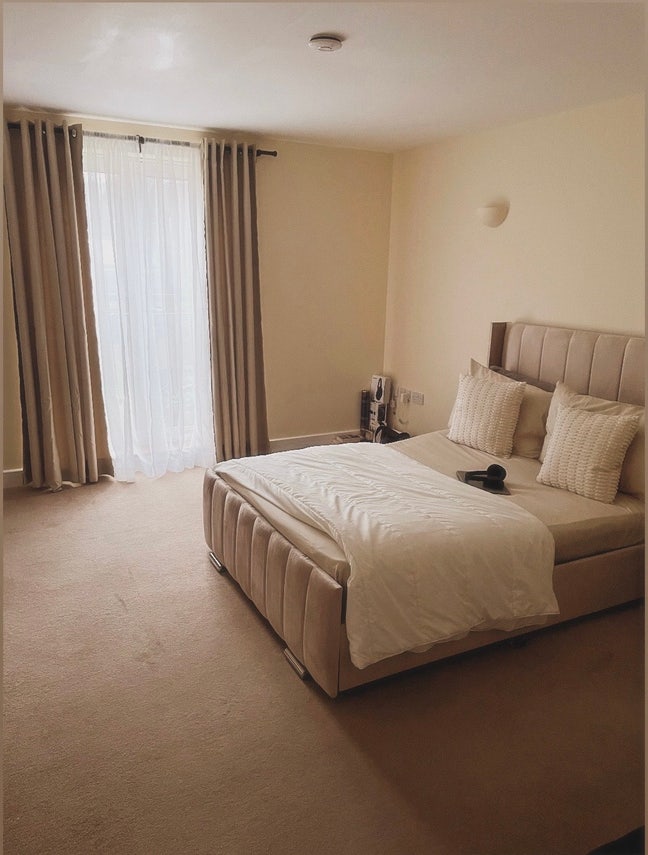 Flat for rent - 6 min walk to Woking station Main Photo