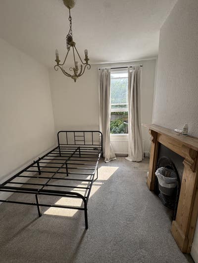 Lovely spacious room in Leytonstone 💫 Main Photo
