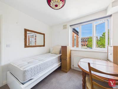 Furnished En-suite Double Rooms Main Photo