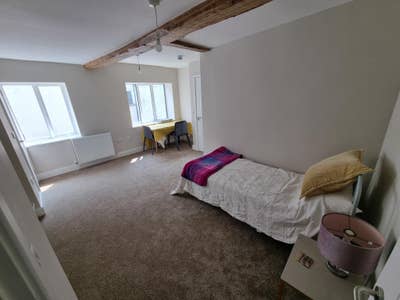 House Share In Highworth on the Market Square Main Photo