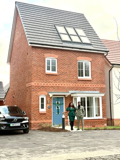 Amazing En-suite in a New Built 4 Bedroom house  Main Photo