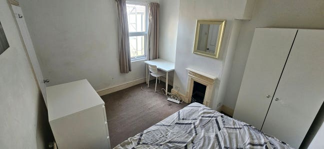Double Room; Bills INC, By Sandy Park Rd Main Photo