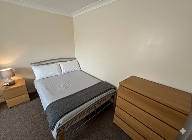 Spacious Double Room – Violet Close, Cambridge (CB Main Photo