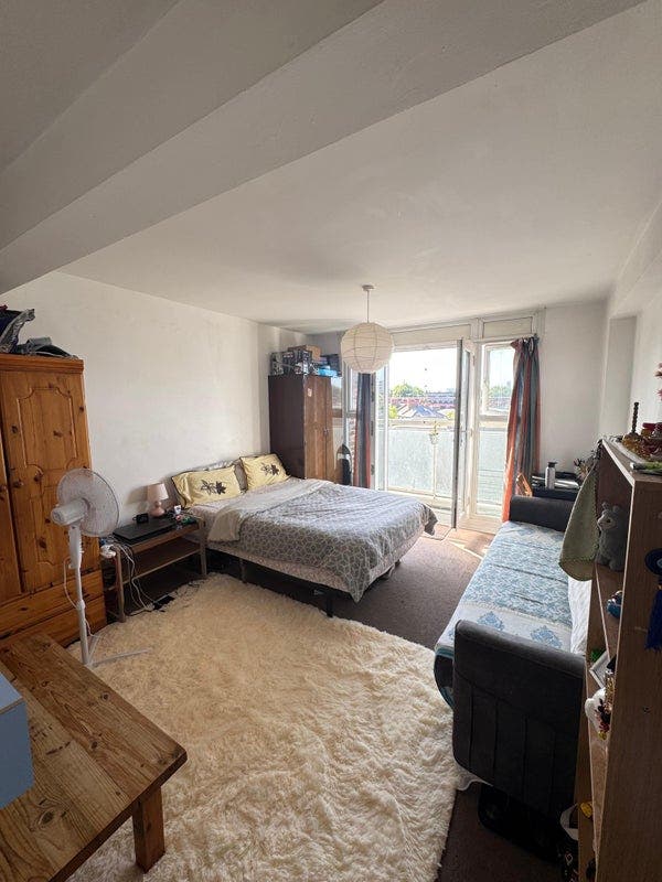 Very large bright room for 2 friends from 29 Sep.  Main Photo