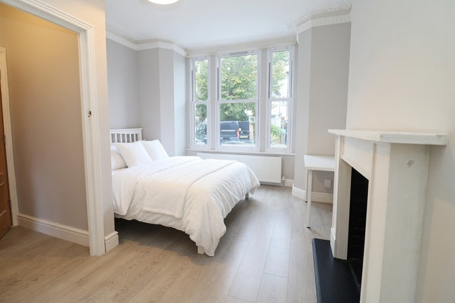 🏡 3 Double Rooms Available in a Spacious House 🏡 Main Photo