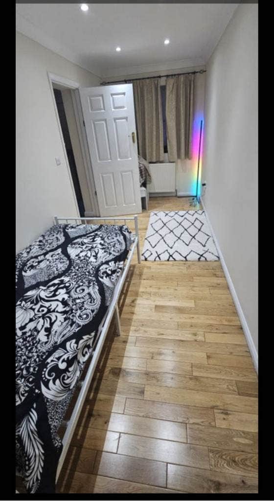 Bright En-Suite Room – Short Let 1 month Main Photo