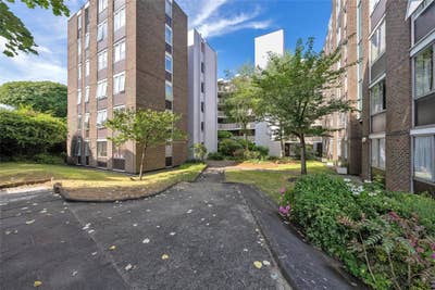 3 Renovated Rooms near St Johns Wood-Regents Park Main Photo
