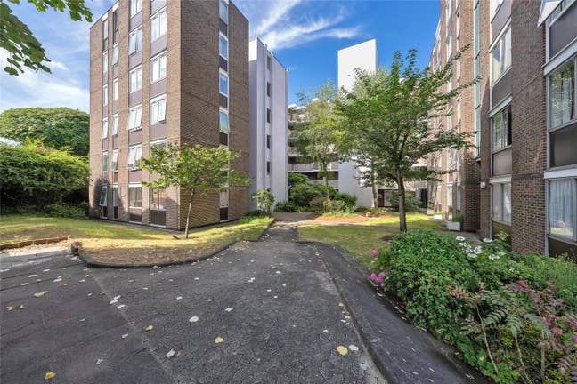 3 Renovated Rooms near St Johns Wood-Regents Park Main Photo