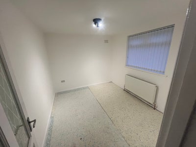 1 room available. Main Photo