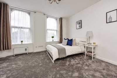 A stunning double en-Suite W13 Main Photo