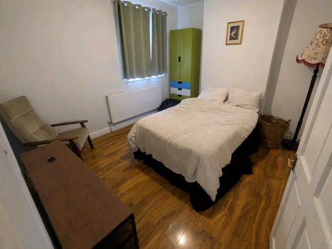 Room next to station  Main Photo