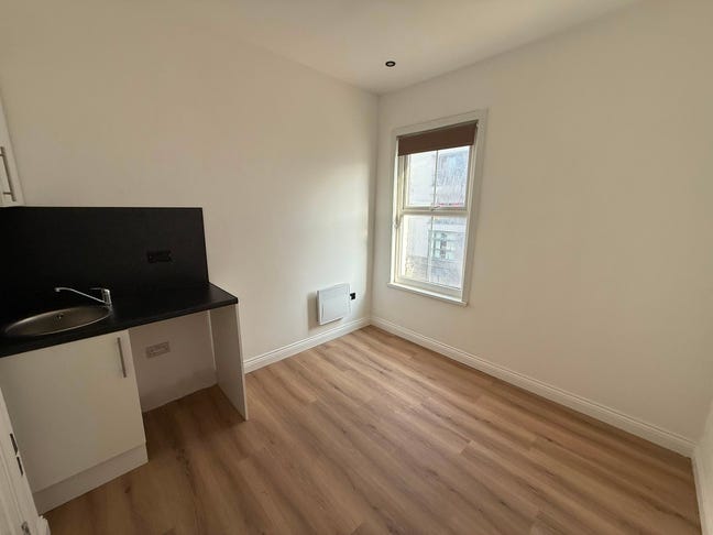 DSS-Studio Flat Available in Kilburn W10 Main Photo