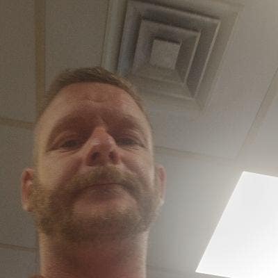 Professional Male seeks a single or double room Main Photo
