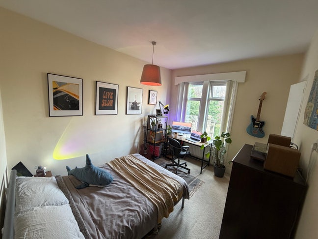 Bedroom next to Heaton Park Main Photo