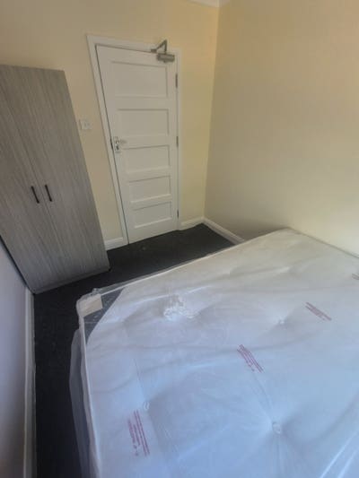 Universal Credit Allowed No Deposit 1100 Bromley  Main Photo